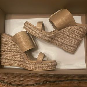 Kaanas Sandler Size 6 New Color Tan